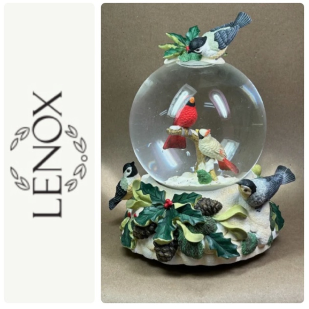 SOLD! Lenox ‘Winter Greetings’ Music Box Snow Globe - Picture 1 of 8